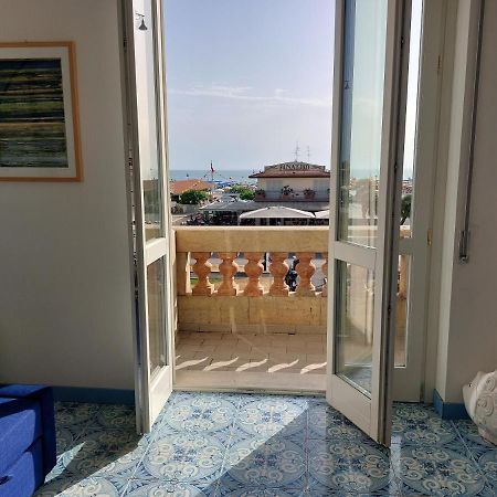 Imperiale Apartment With Sea View Viareggio Esterno foto