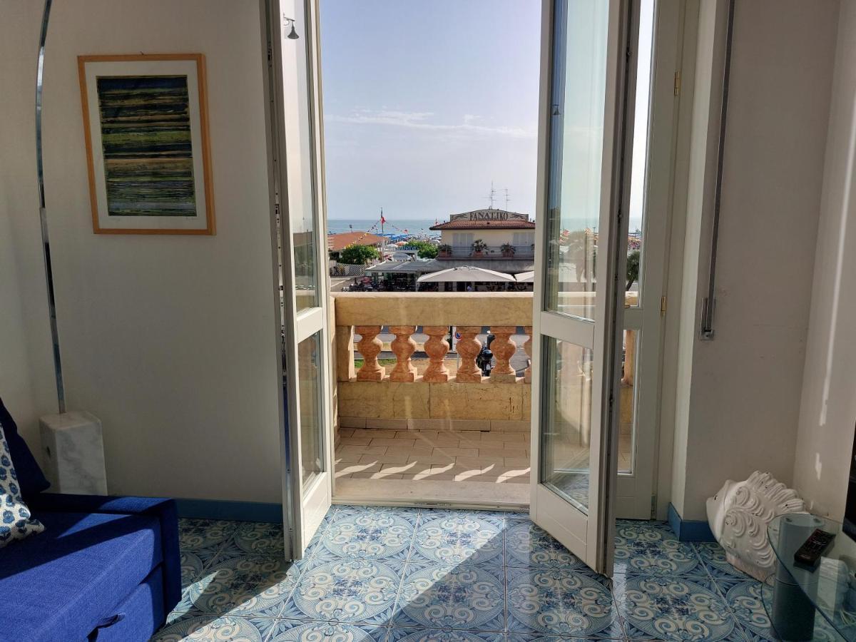 Imperiale Apartment With Sea View Viareggio Esterno foto