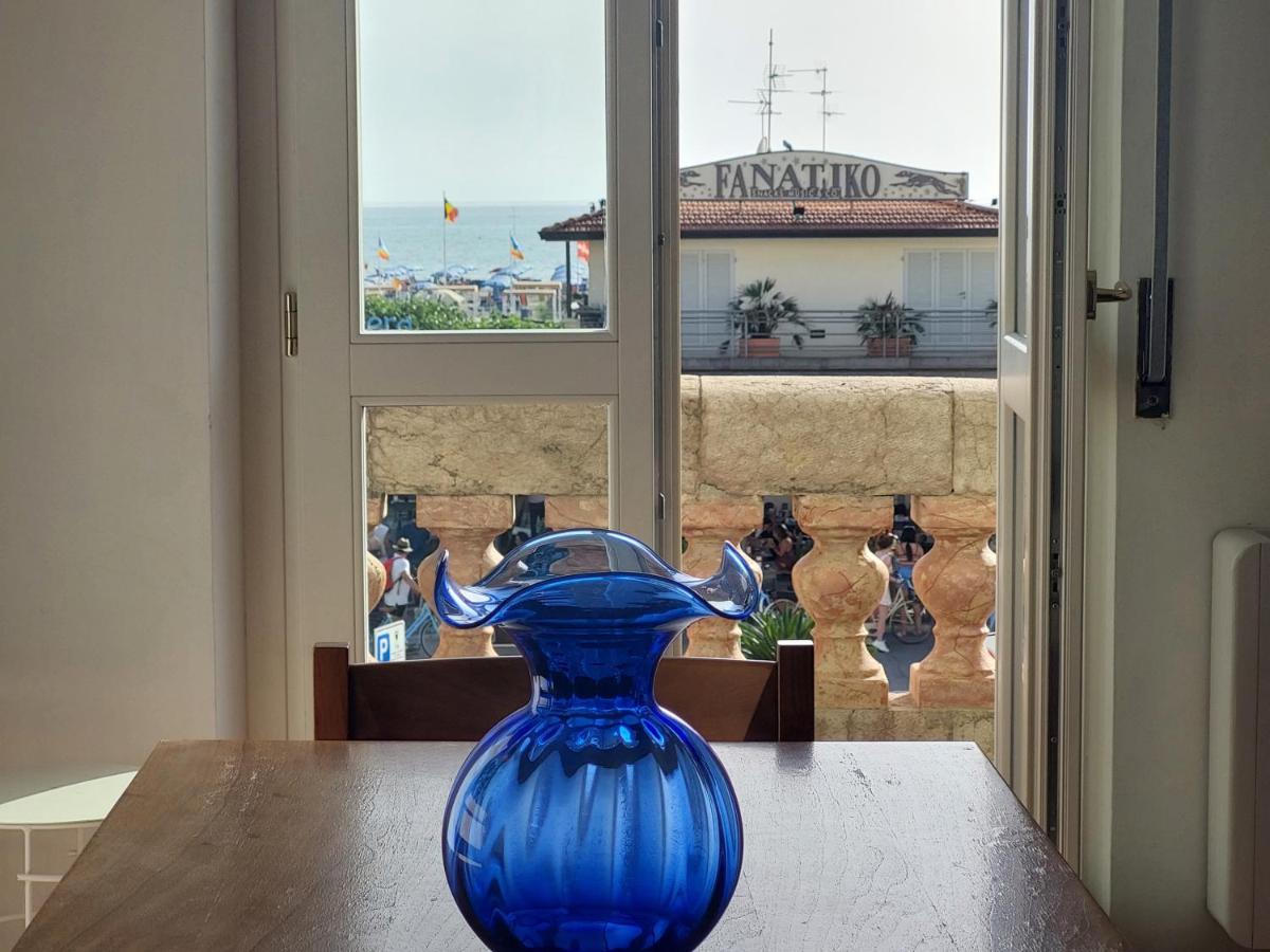 Imperiale Apartment With Sea View Viareggio Esterno foto