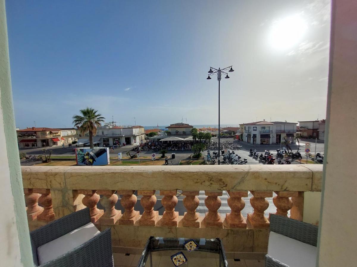 Imperiale Apartment With Sea View Viareggio Esterno foto